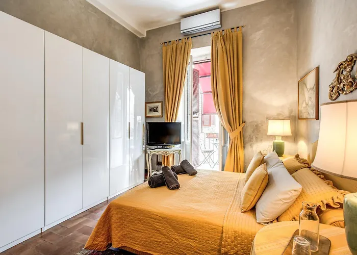 Stylish 2 Bdr With Balcony By Pantheon & Forum Róma