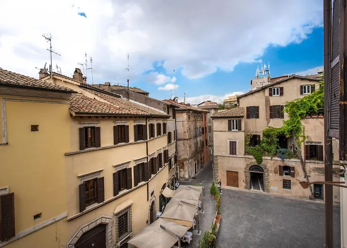 Stylish 2 Bdr With Balcony By Pantheon & Forum * Roma