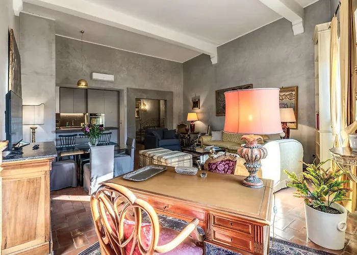 Stylish 2 Bdr With Balcony By Pantheon & Forum Appartamento