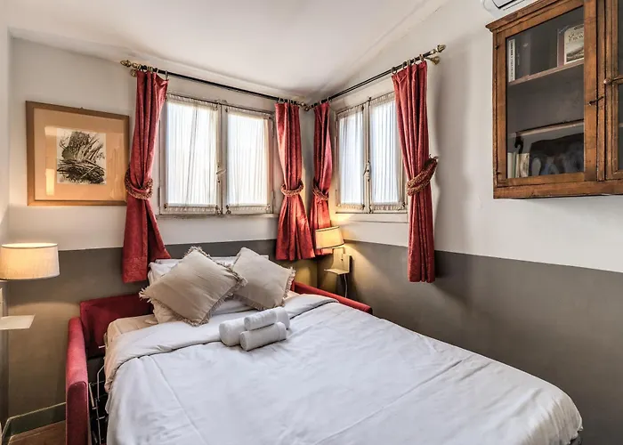 Stylish 2 Bdr With Balcony By Pantheon & Forum Roma