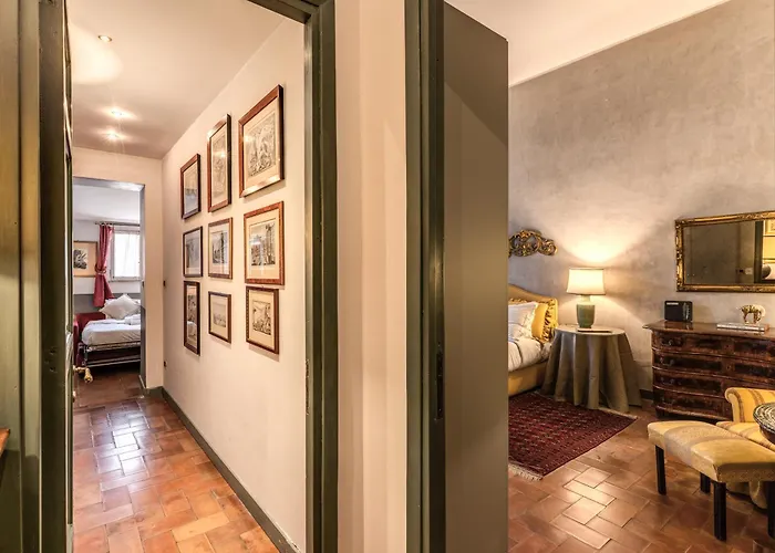 Stylish 2 Bdr With Balcony By Pantheon & Forum * Roma