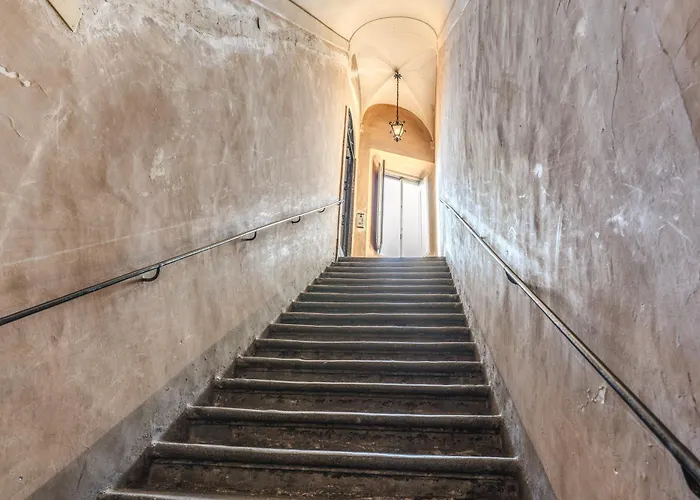 Stylish 2 Bdr With Balcony By Pantheon & Forum * Roma
